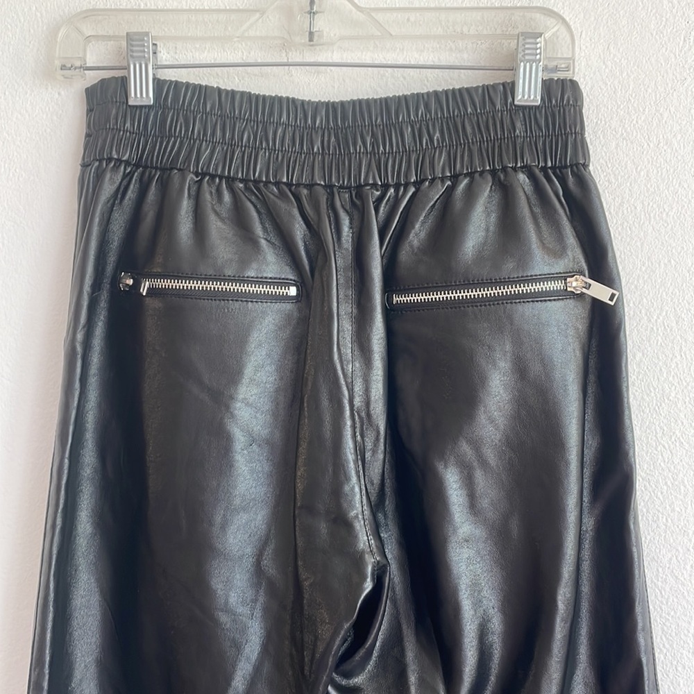 ZARA CROPPED FAUX LEATHER ZIPPER PANTS - Picture 6 of 7